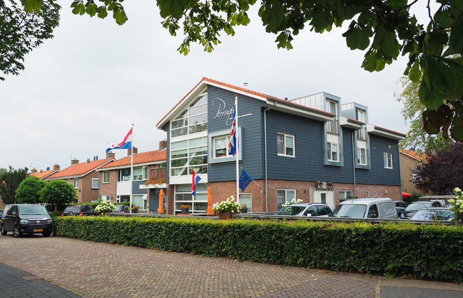 Fryslân-fans uit Utrecht nemen toppension Perruque in Koudum over