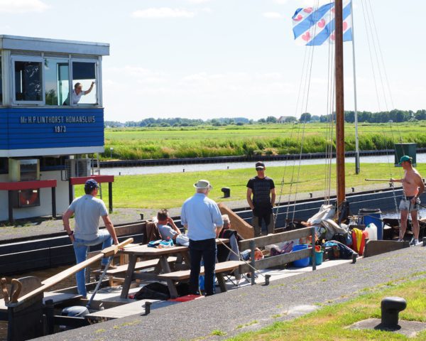 Met ponton van Giethoorn naar de Waddeneilanden en terug…..