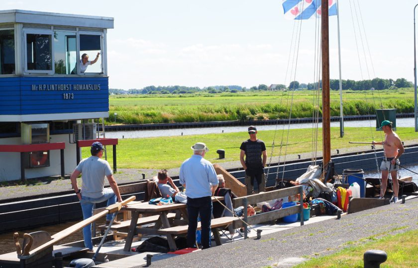 Met ponton van Giethoorn naar de Waddeneilanden en terug…..