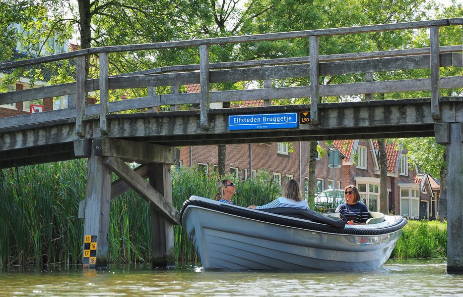 Elfstedentocht met luxe sloep