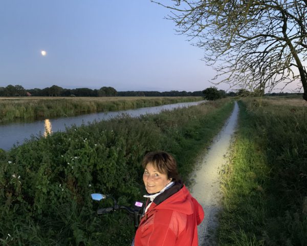 Waarom de directie van Friese reisorganisatie bij maanlicht fietst