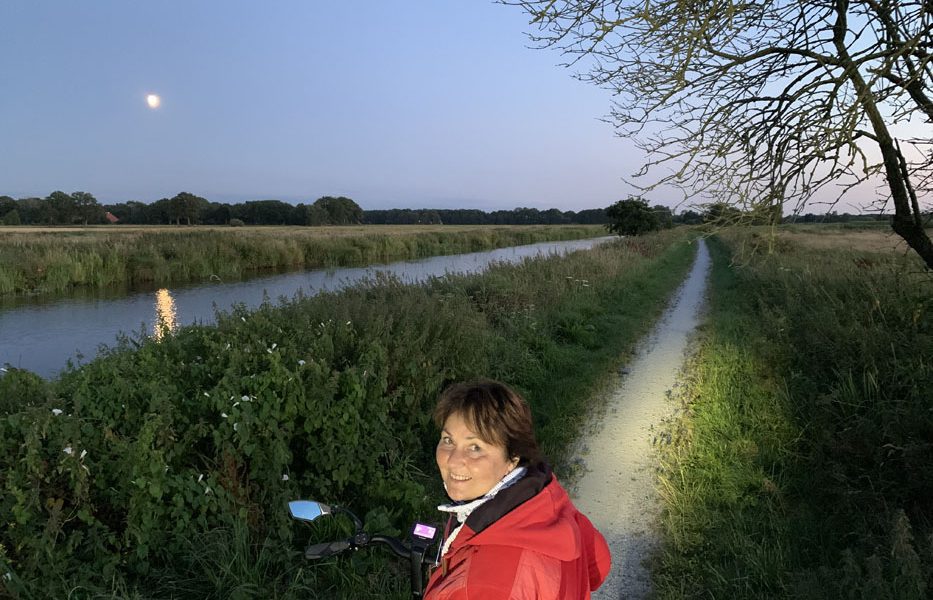 Waarom de directie van Friese reisorganisatie bij maanlicht fietst